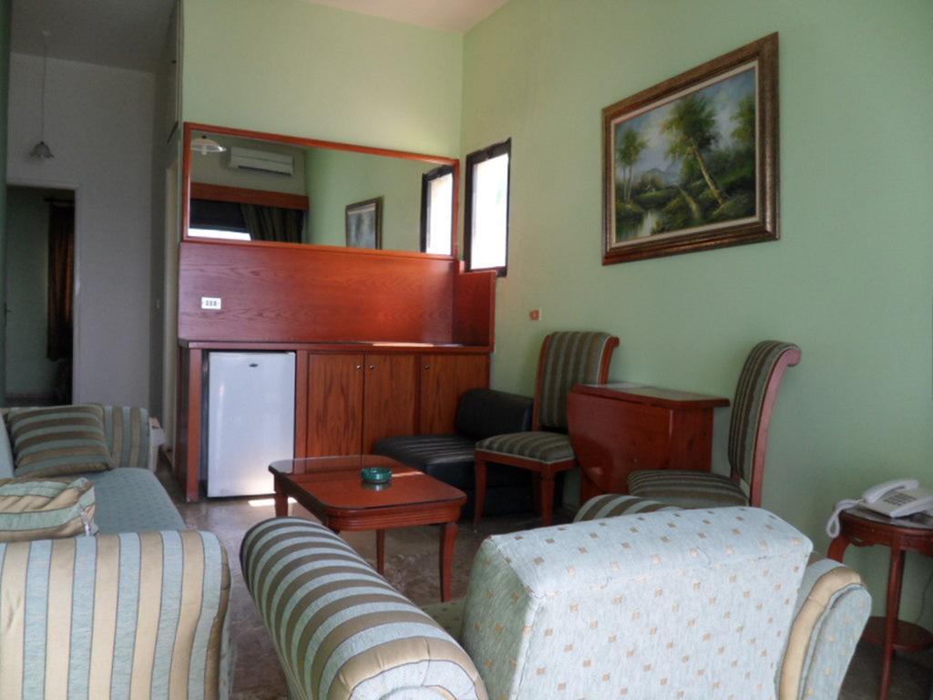 Holiday Suites Hotel & Beach Resort Jounieh Eksteriør bilde