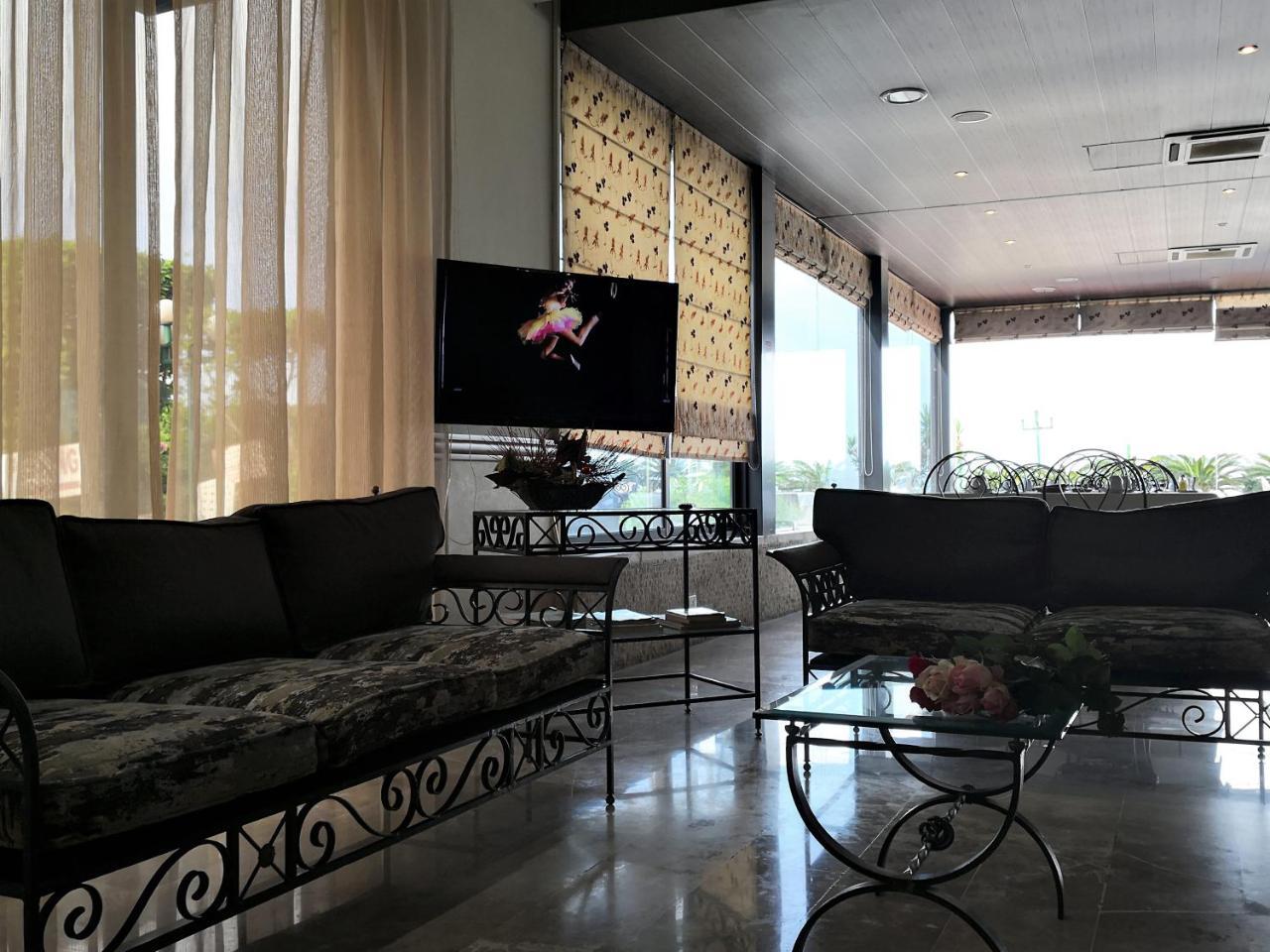 Holiday Suites Hotel & Beach Resort Jounieh Eksteriør bilde