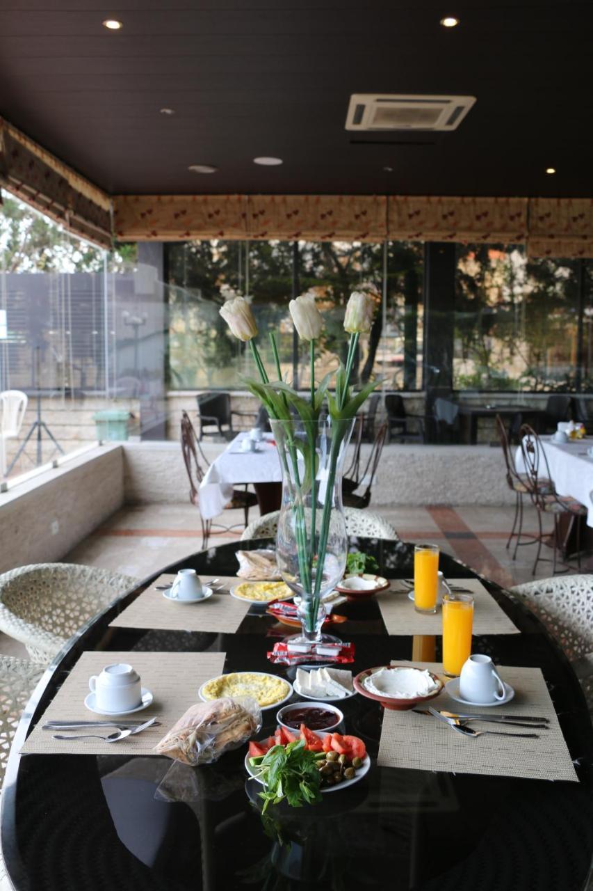Holiday Suites Hotel & Beach Resort Jounieh Eksteriør bilde