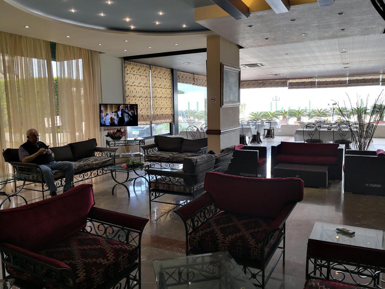 Holiday Suites Hotel & Beach Resort Jounieh Eksteriør bilde