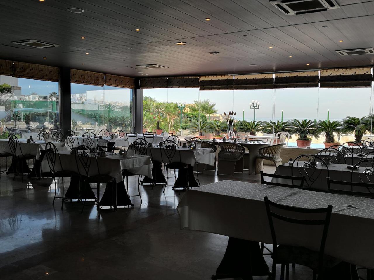 Holiday Suites Hotel & Beach Resort Jounieh Eksteriør bilde